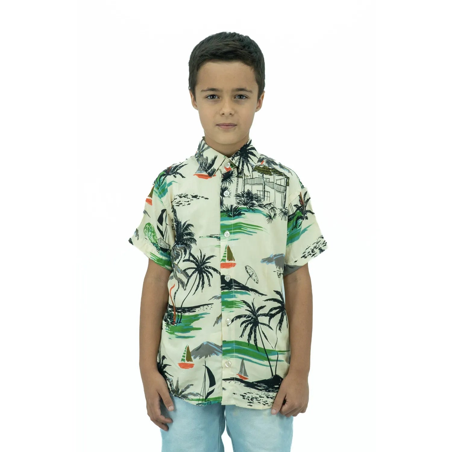 Camisa social de viscose, de manga curta e com estampa de barquinho da Absinto Men na cor palha.