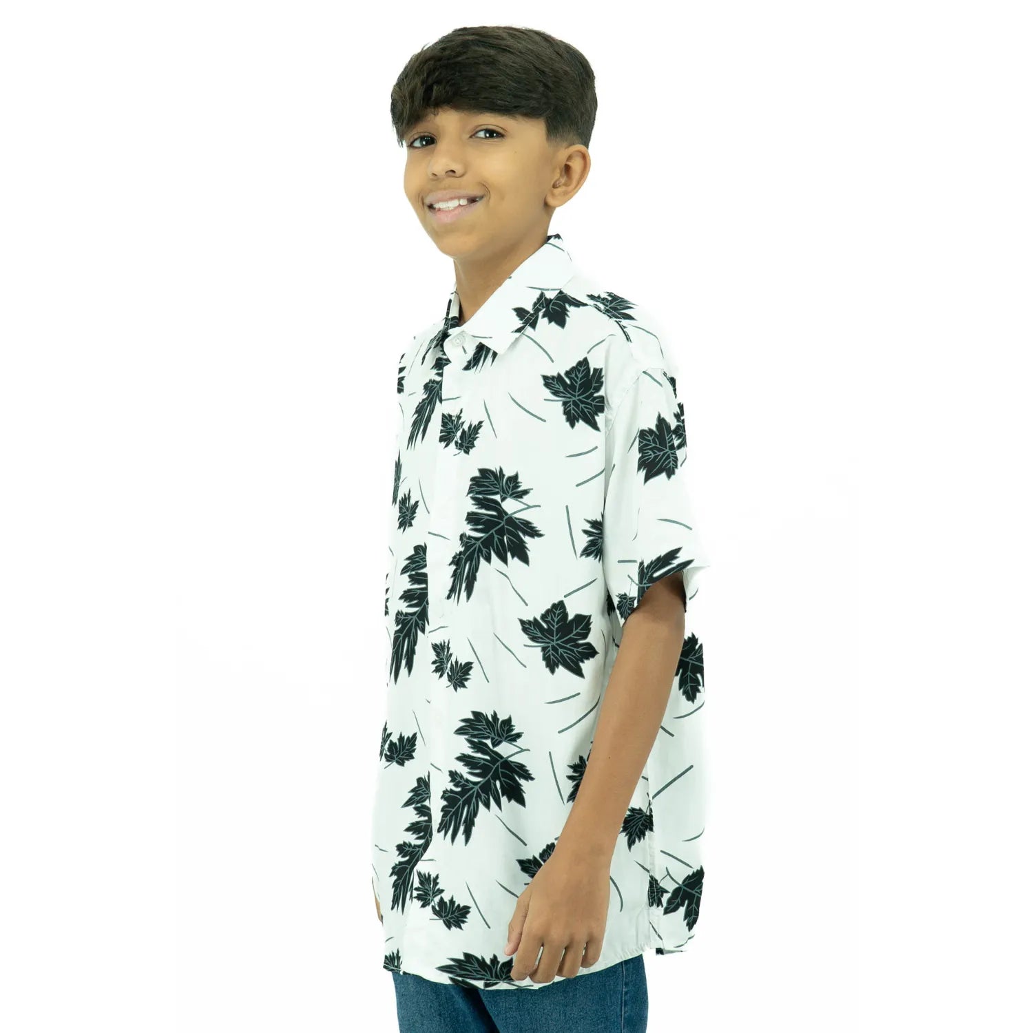 Camisa social de viscose, de manga curta e com estampa de folhagem da Absinto Men na cor branco com preto.