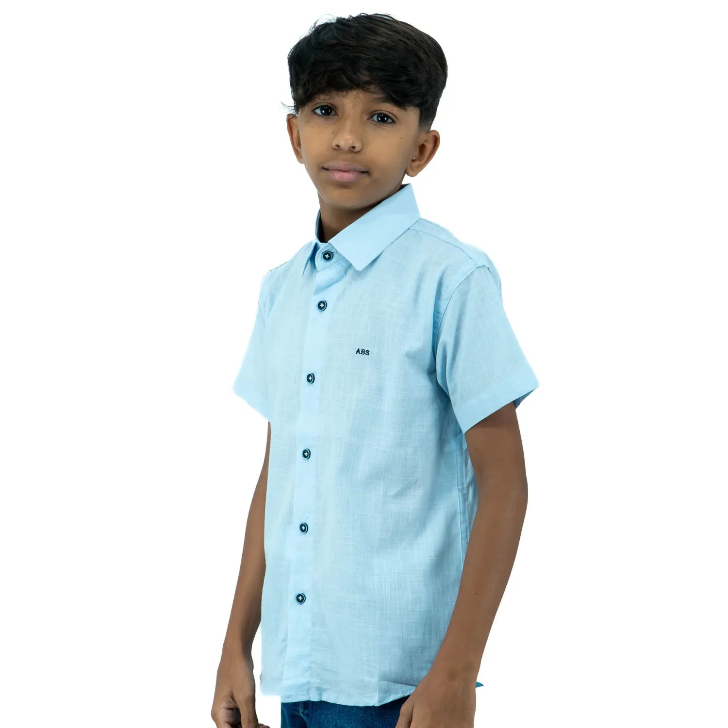 Camisa azul bebê social infantil masculina de algodão, manga curta e estilo linho, da Absinto Men.