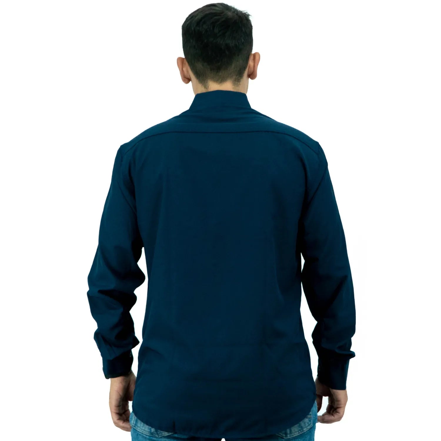 Camisa social masculina manga longa com Spandex, na cor marinho. Foto de modelo vestindo a camisa casual da marca Absinto Men.