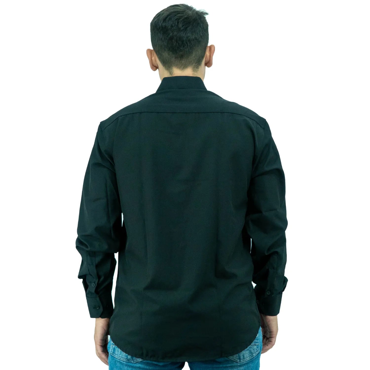 Camisa social masculina manga longa com Spandex, na cor preta. Foto de modelo vestindo a camisa casual da marca Absinto Men.