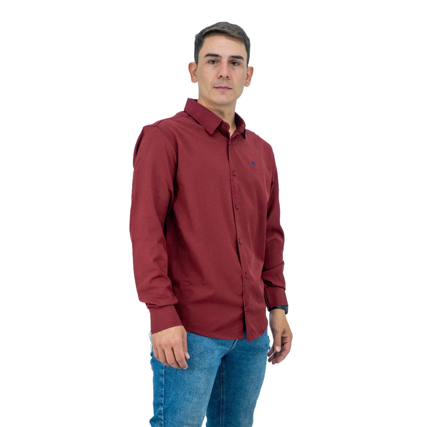 Camisa social masculina manga longa com Spandex, na cor bordô. Foto de modelo vestindo a camisa casual da marca Absinto Men.