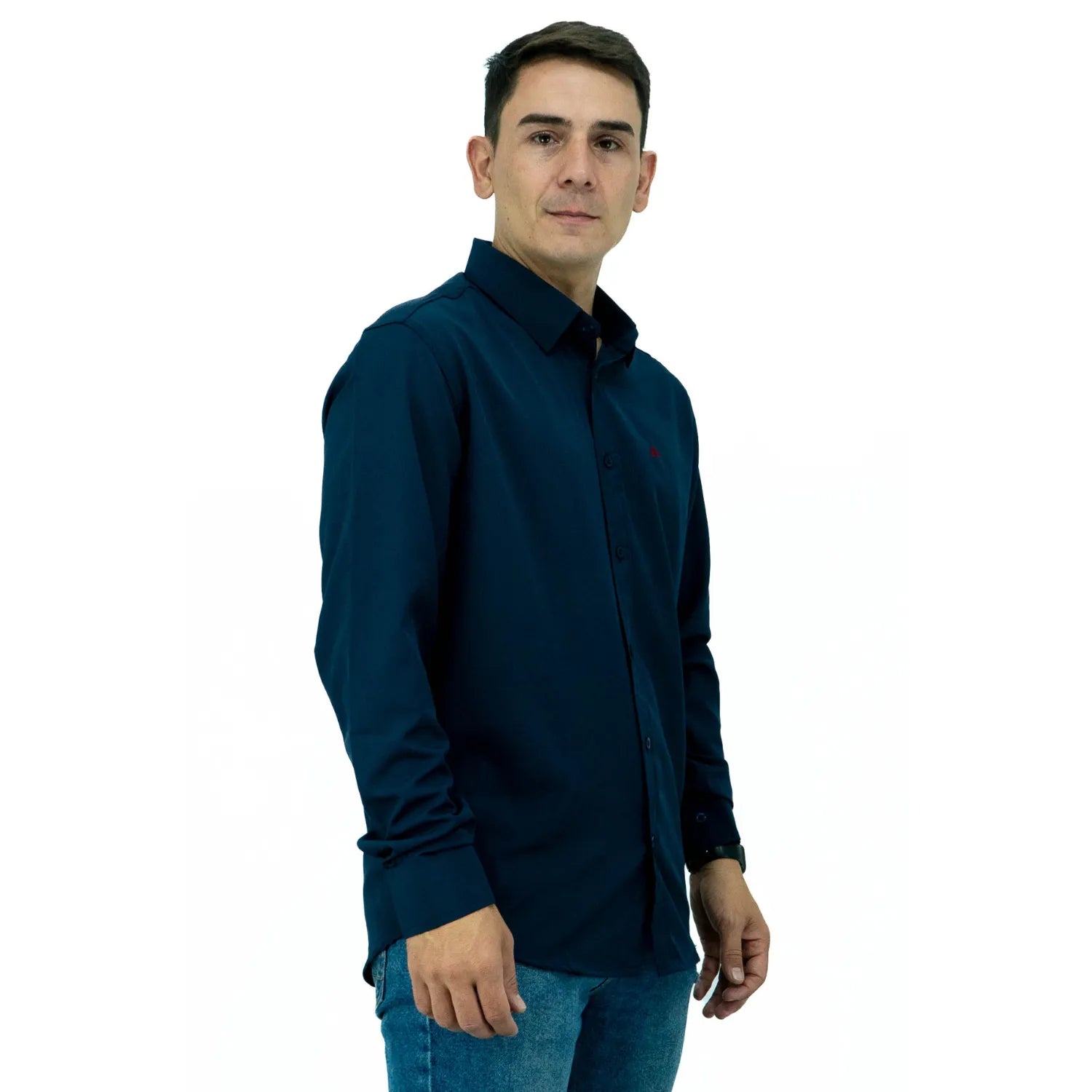Camisa social masculina manga longa com Spandex, na cor marinho. Foto de modelo vestindo a camisa casual da marca Absinto Men.