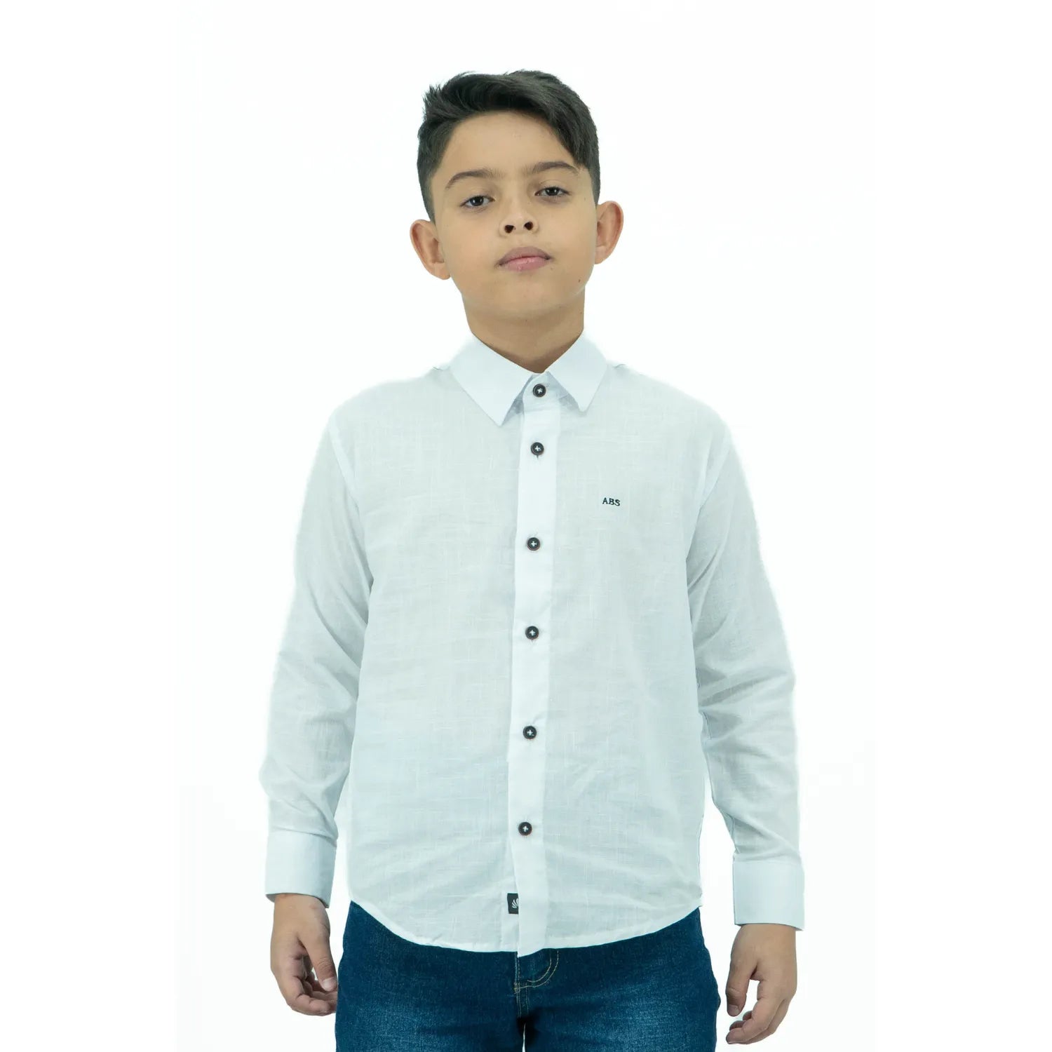 Camisa social infantil masculina de algodão, manga longa e estilo linho, da Absinto Men na cor branca.