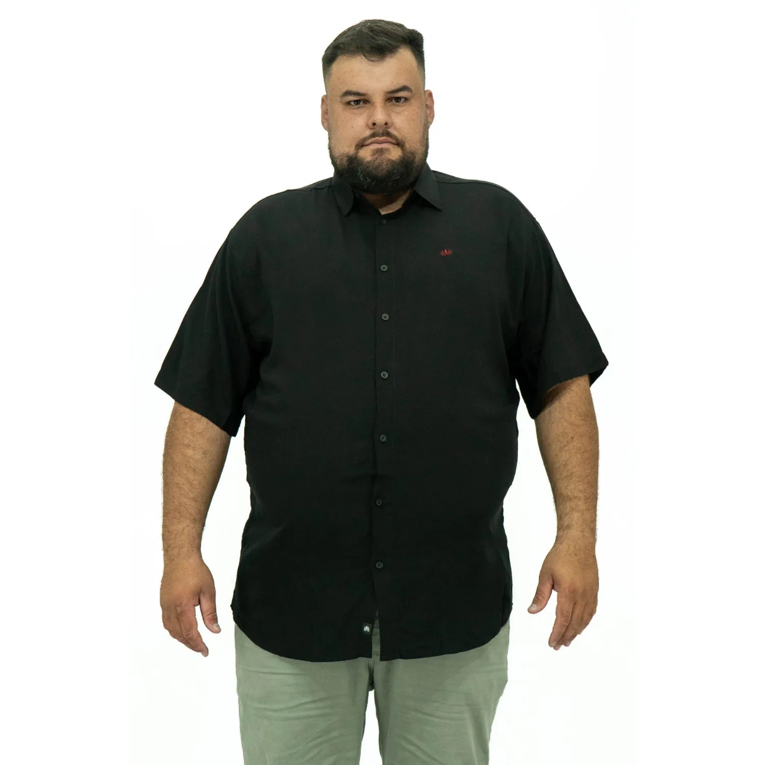 Foto de camisa social plus size de viscose, na cor preta da marca Absinto Men.