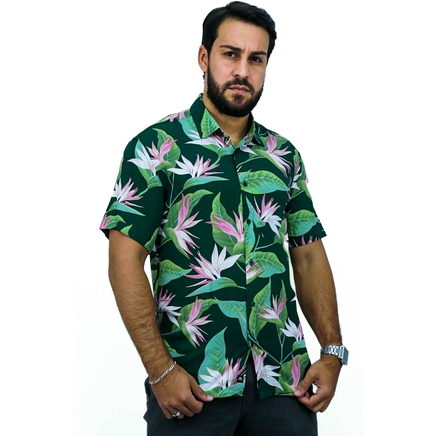 Foto de camisa social de viscose, com estampa floral, na cor verde da marca Absinto Men.