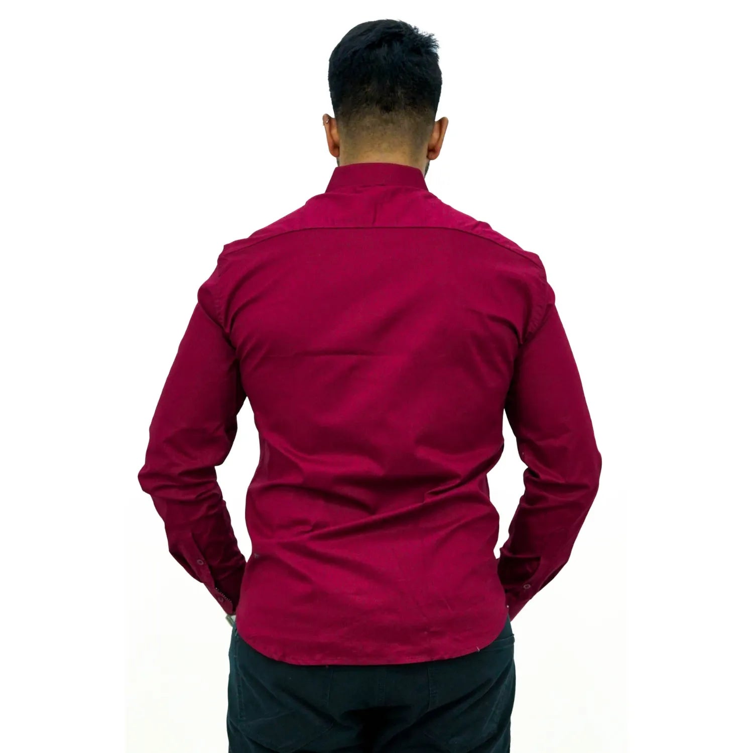 Foto de camisa social de algodão com elastano, manga longa, na cor bordô da marca Absinto Men.