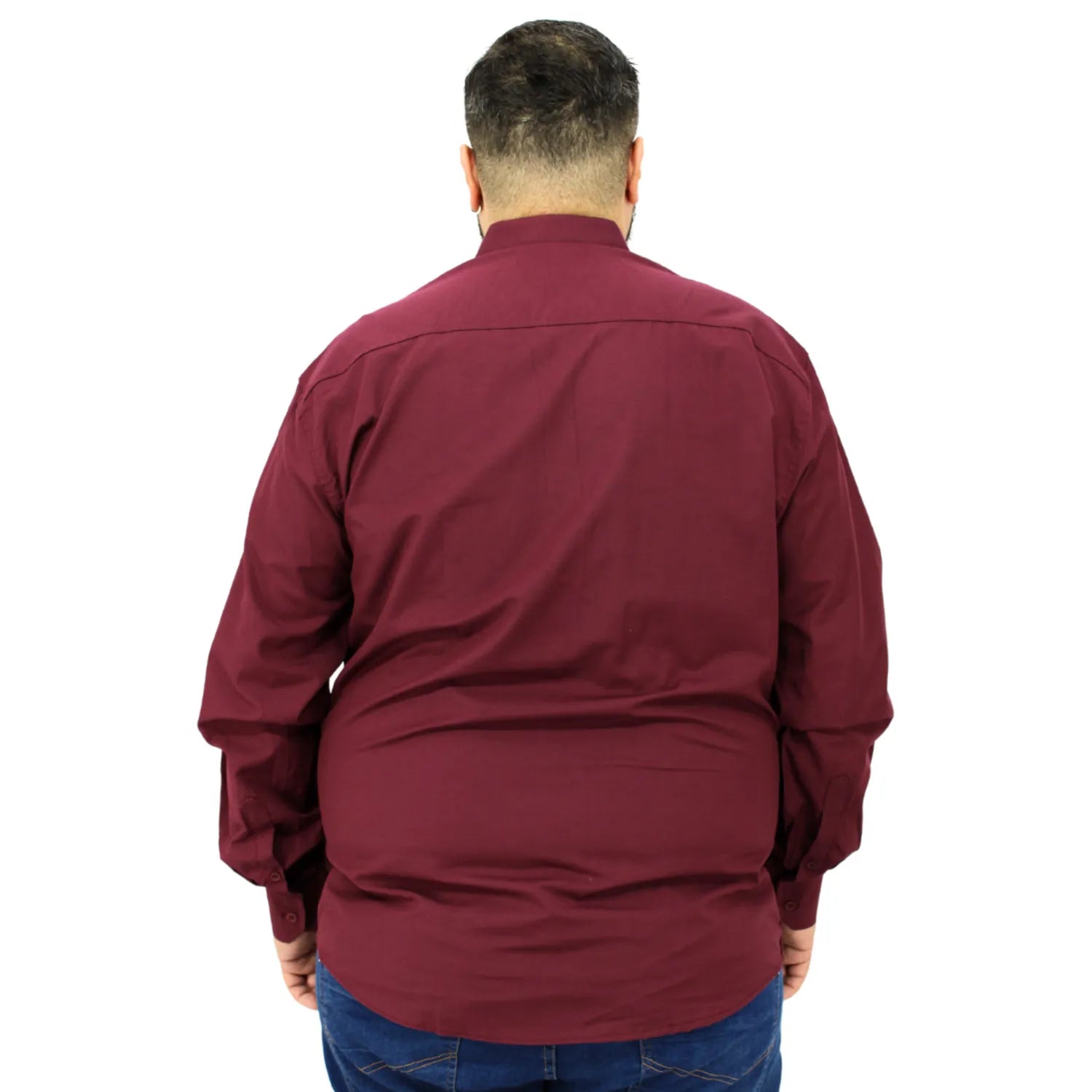 Camisa social masculina plus size de manga longa, lisa, na cor bordô. Foto de camisa social lisa plus size, da marca Absinto Men.