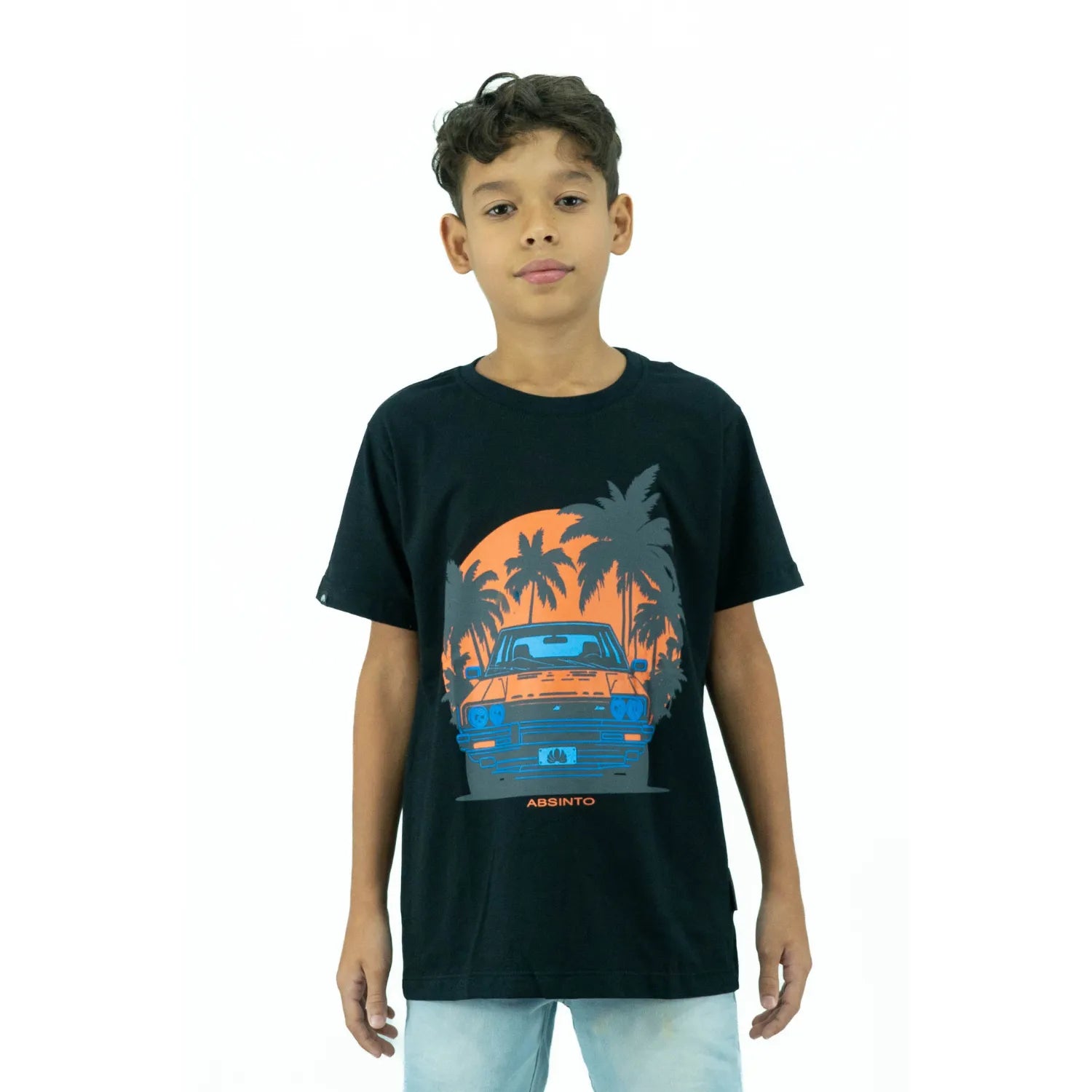 Camiseta infantil masculina de algodão premium preta, com estampa de carro, da Absinto Men.