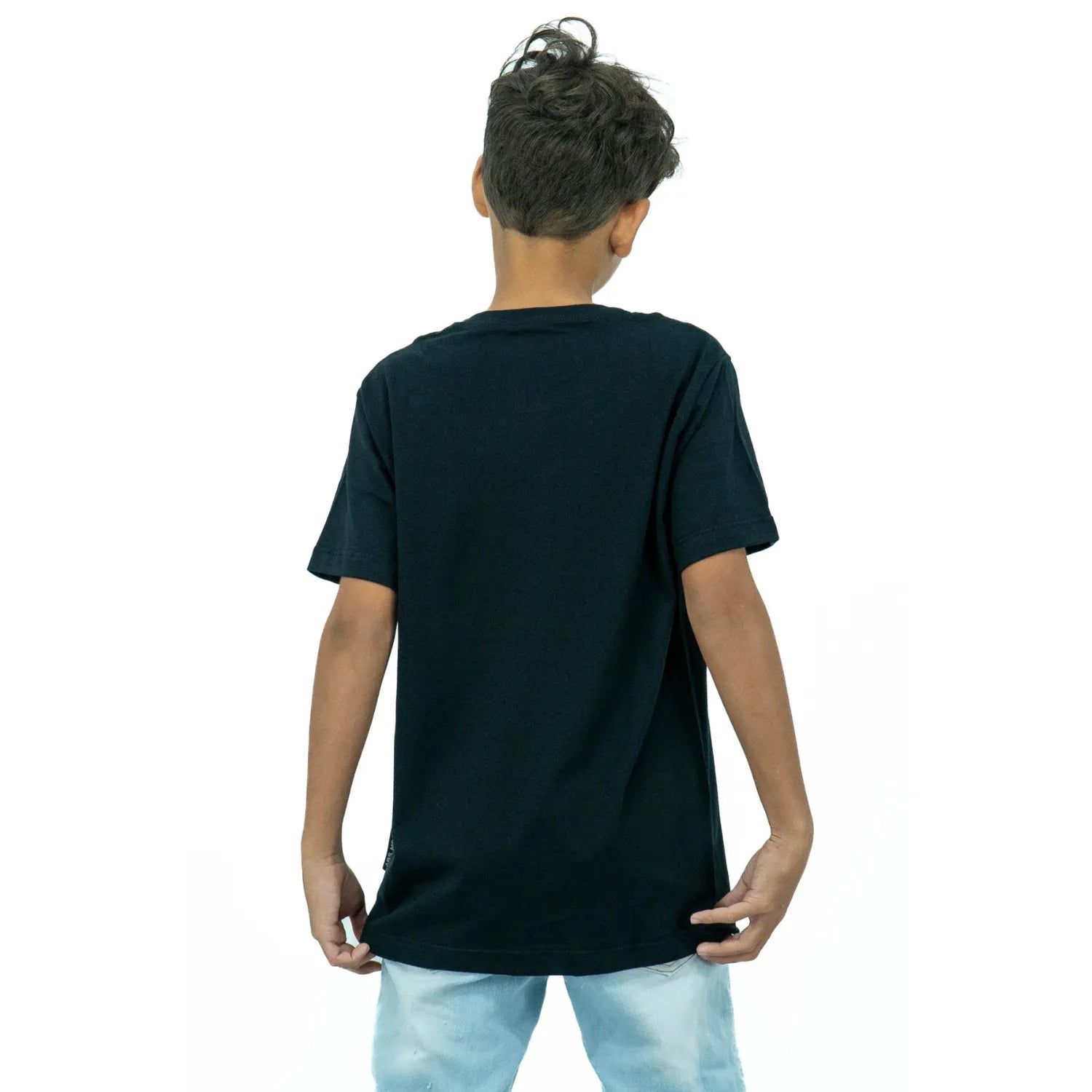 Foto das costas de camiseta infantil de algodão premium preta, com estampa de moto, da marca Absinto Men.