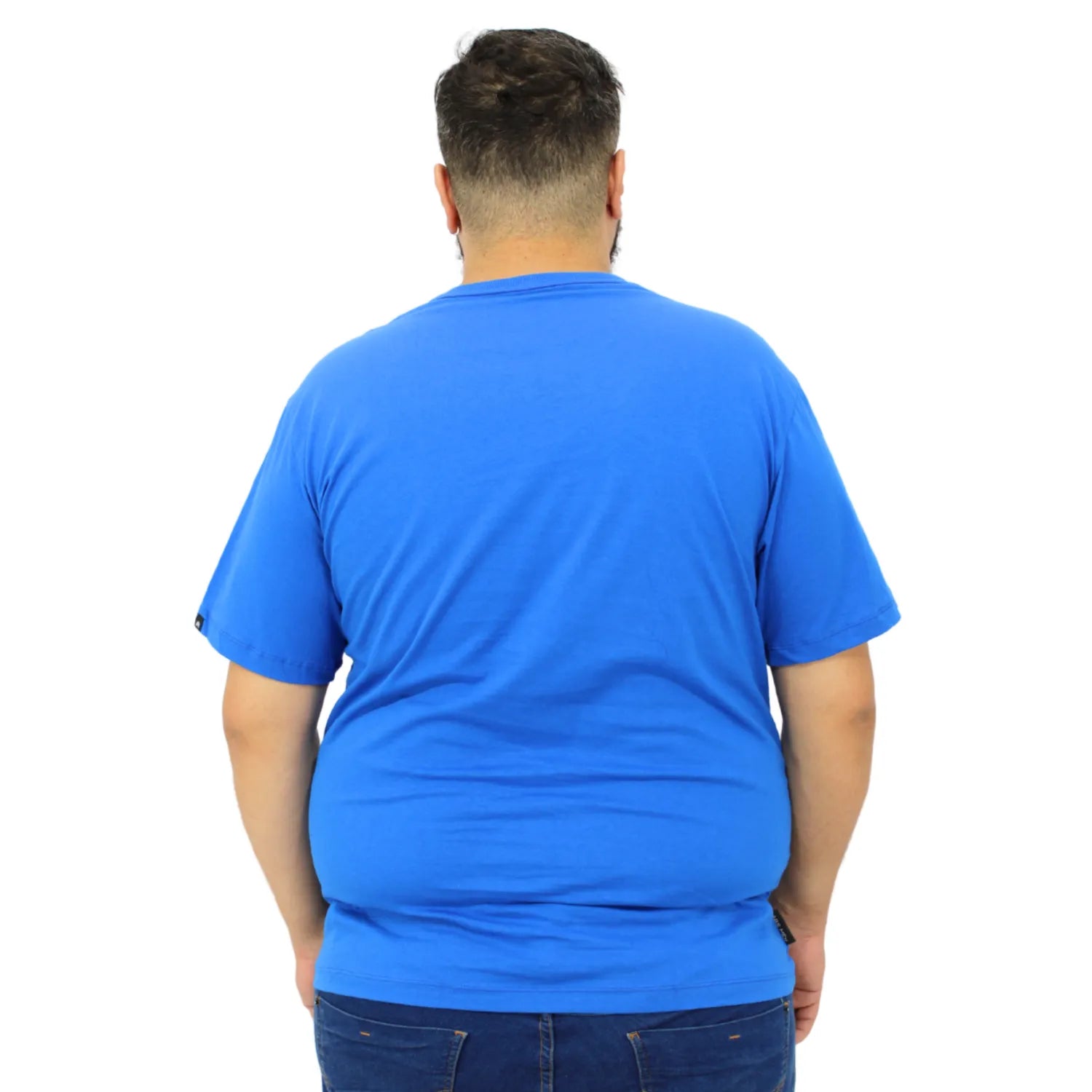 Foto da camiseta plus size de algodão, com estampa "Califórnia", da marca Absinto Men na cor azul.