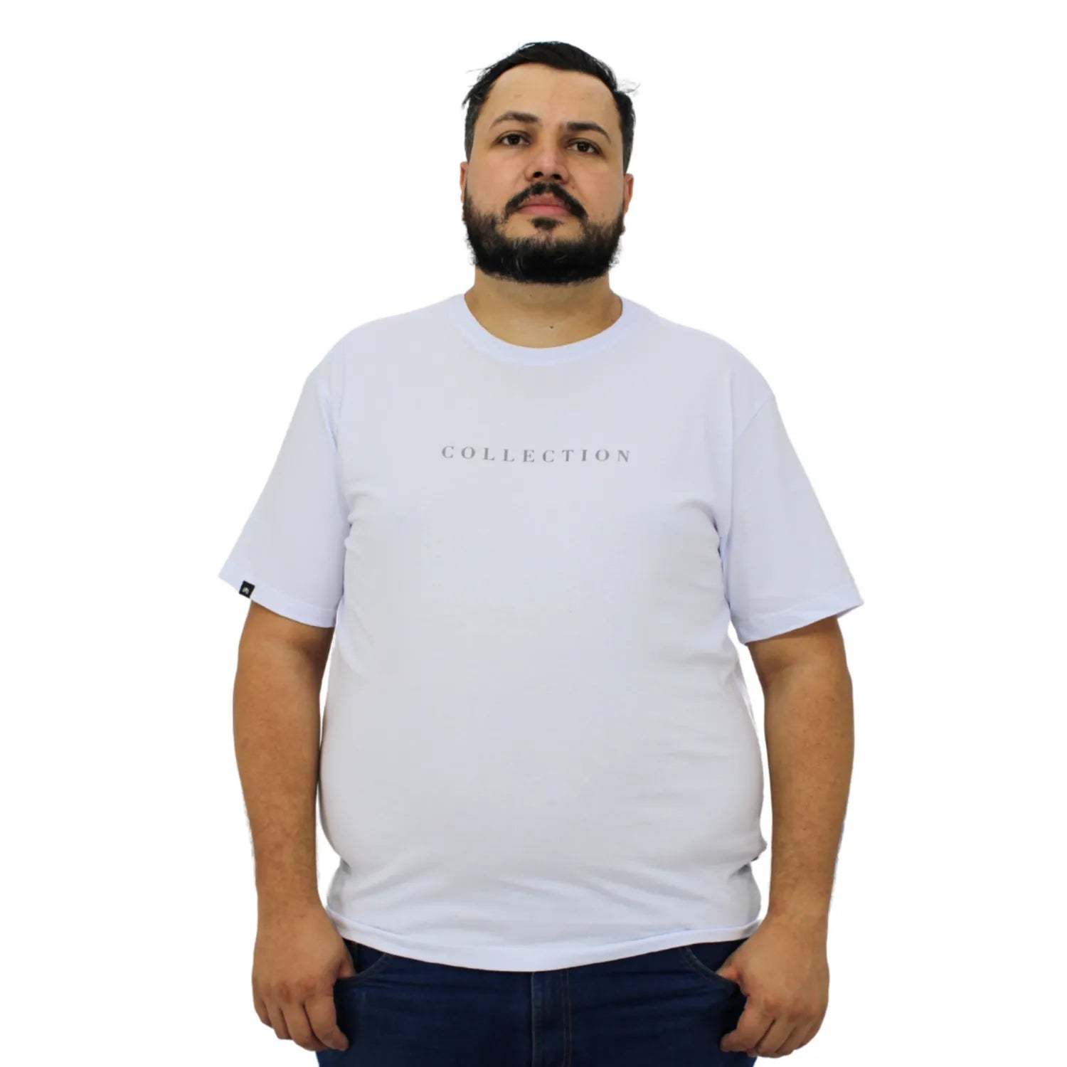 Foto de camiseta plus size de algodão premium, com estampa "Collection", da marca Absinto Men.