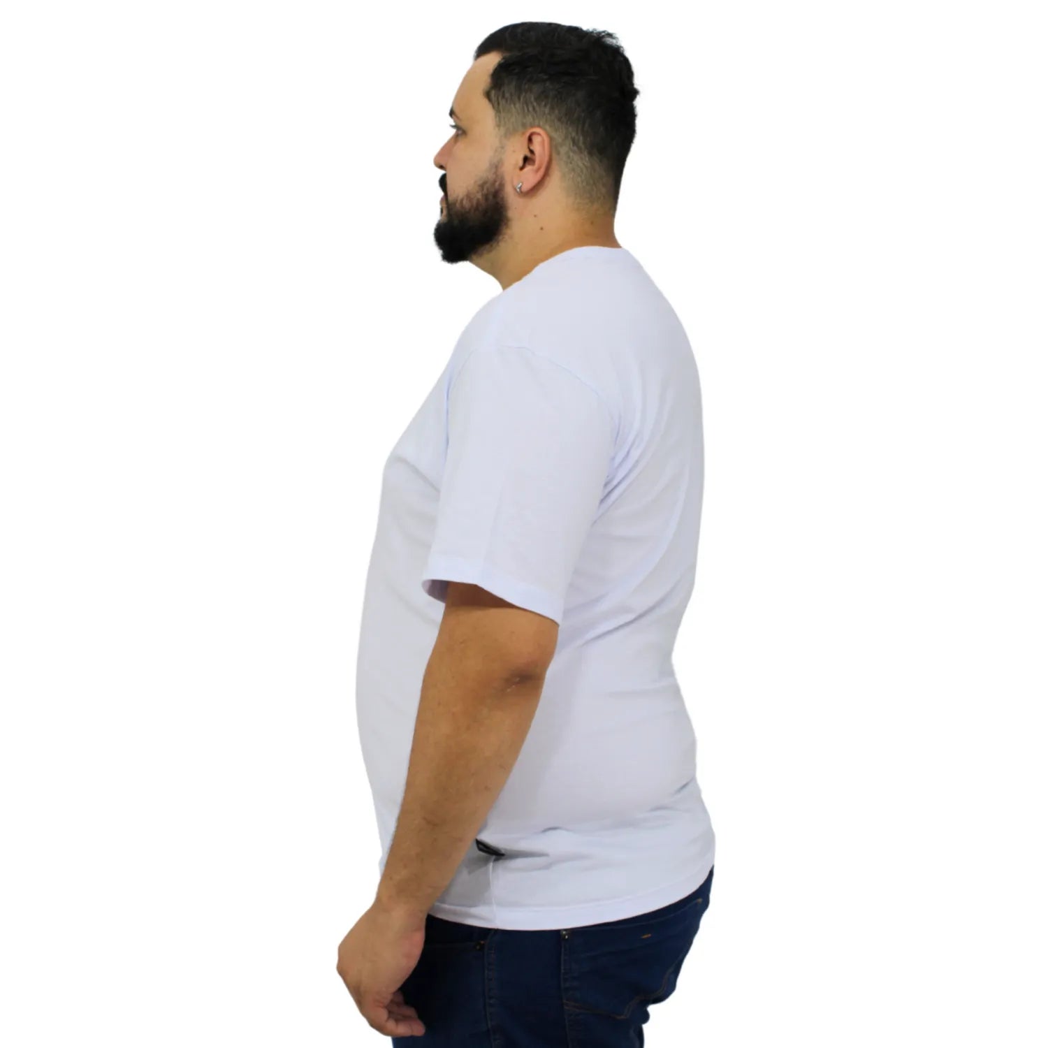 Foto de camiseta plus size de algodão premium, com estampa "Collection", da marca Absinto Men na cor branca.