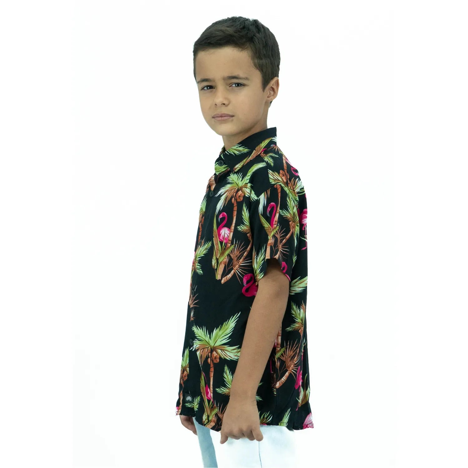 Camisa social infantil Absinto Men preta de manga curta, com estampa flamingo