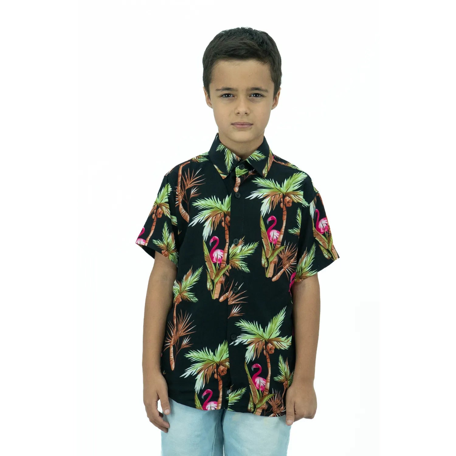 Camisa social infantil Absinto Men preta de manga curta, com estampa delicada de flamingo