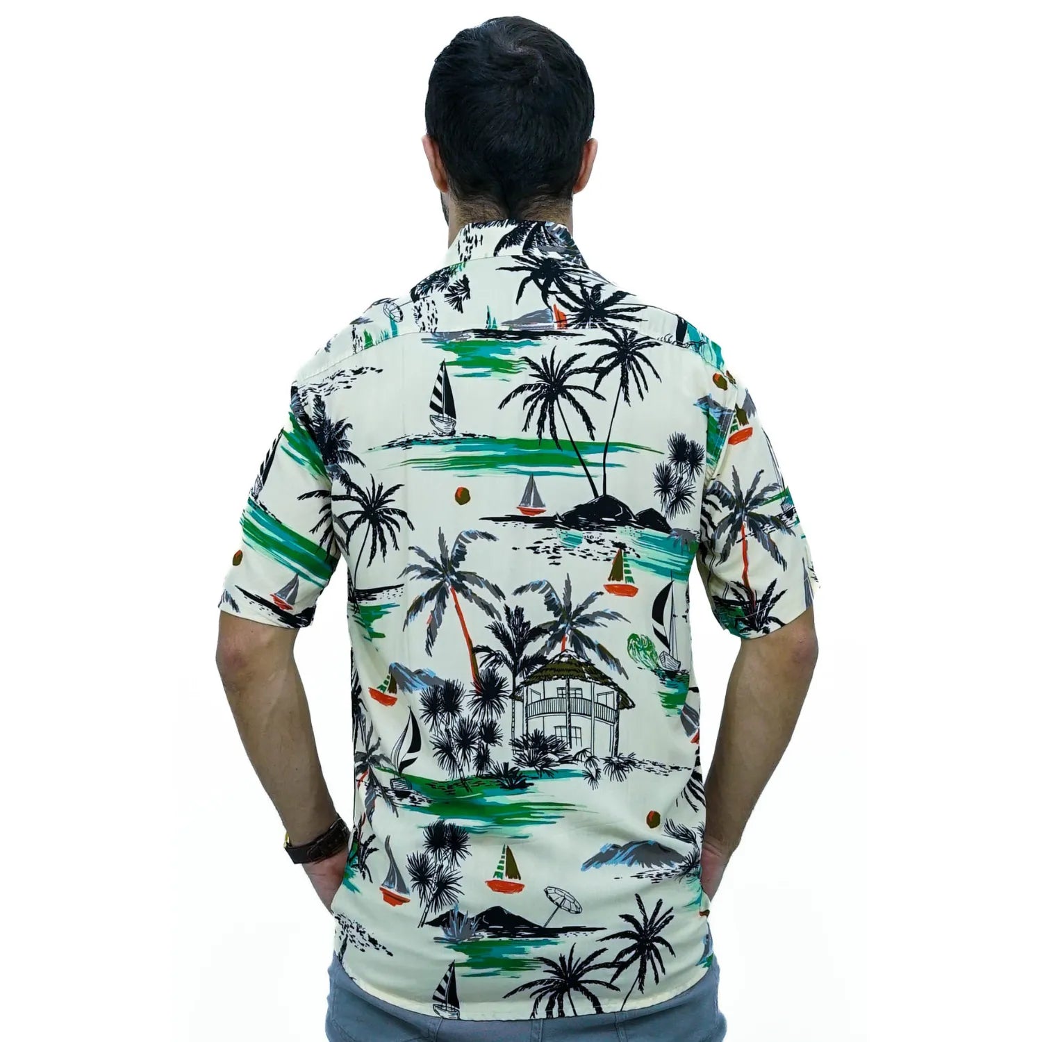 Foto de camisa social de viscose, com estampa de barco, na cor bege da marca Absinto Men.