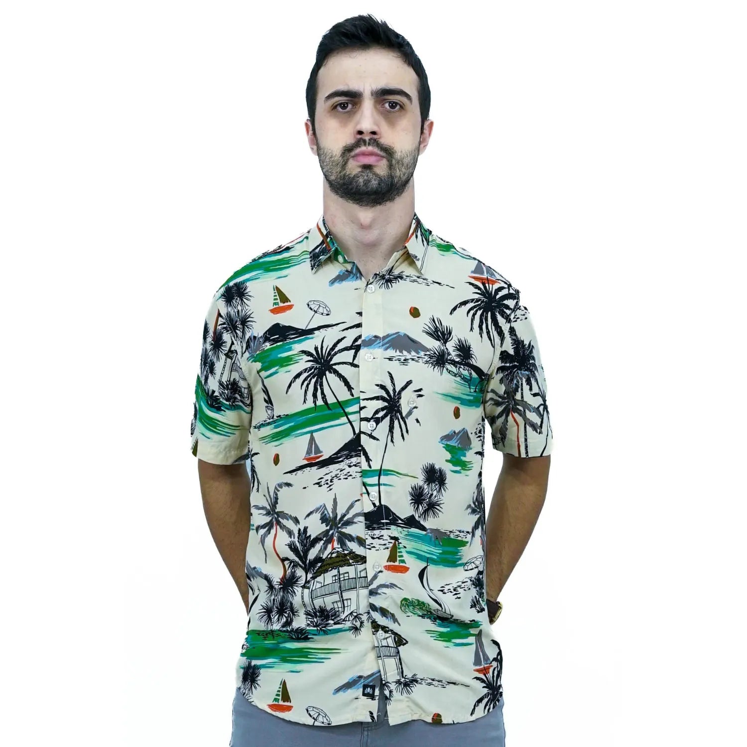 Foto de camisa social de viscose, com estampa de barco, na cor bege da marca Absinto Men.