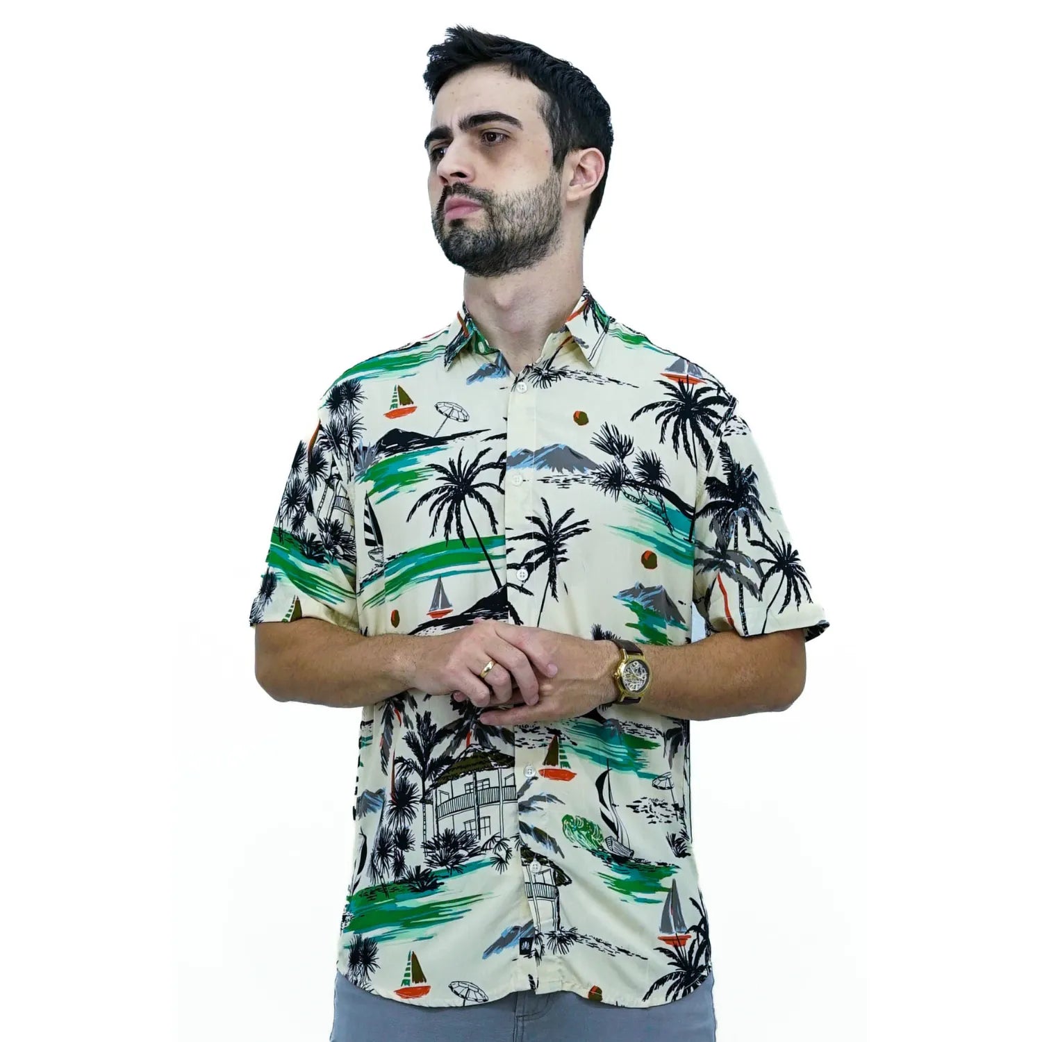 Foto de camisa social de viscose, com estampa de barco, na cor bege da marca Absinto Men.
