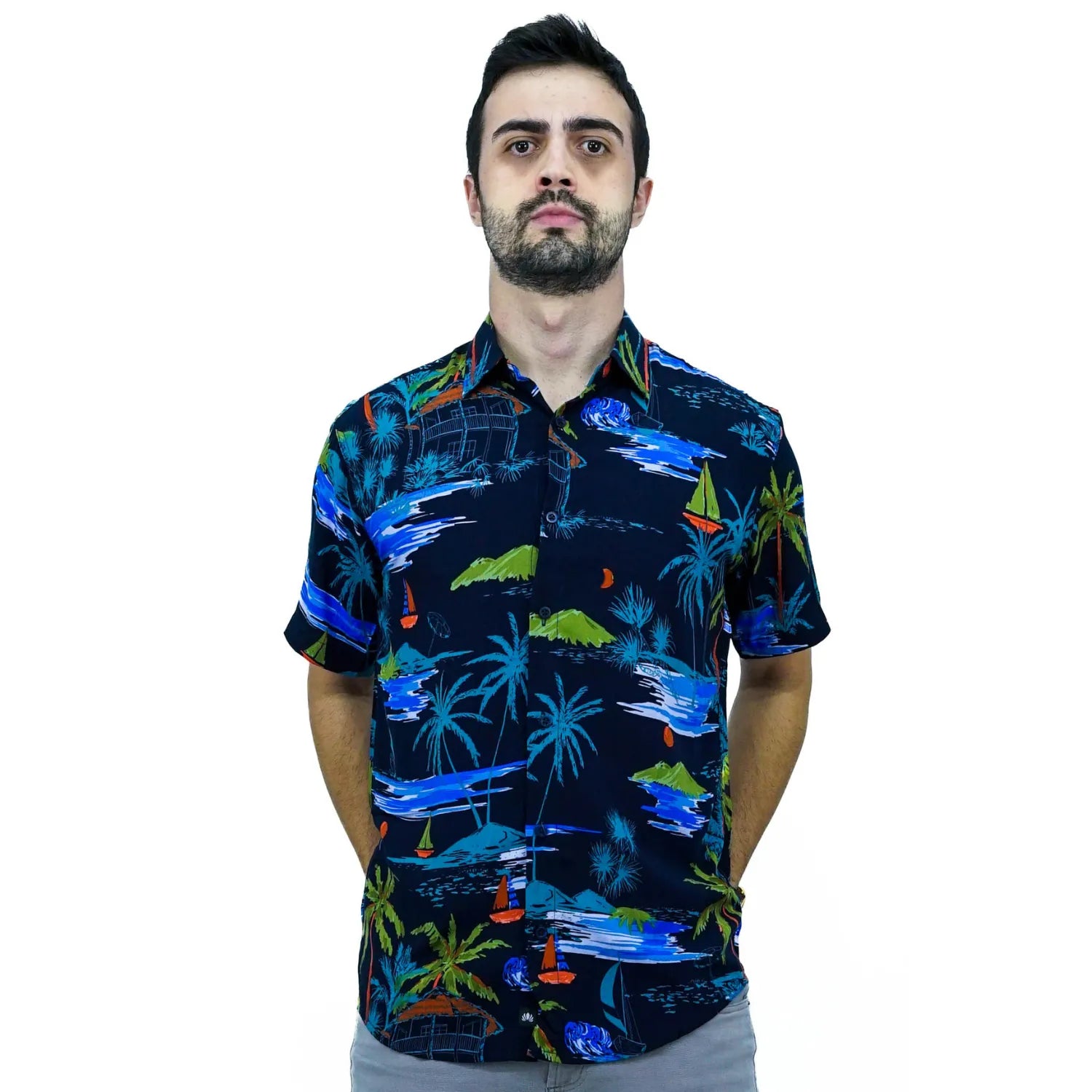 Foto de camisa social de viscose, com estampa de barco, na cor marinho da marca Absinto Men.