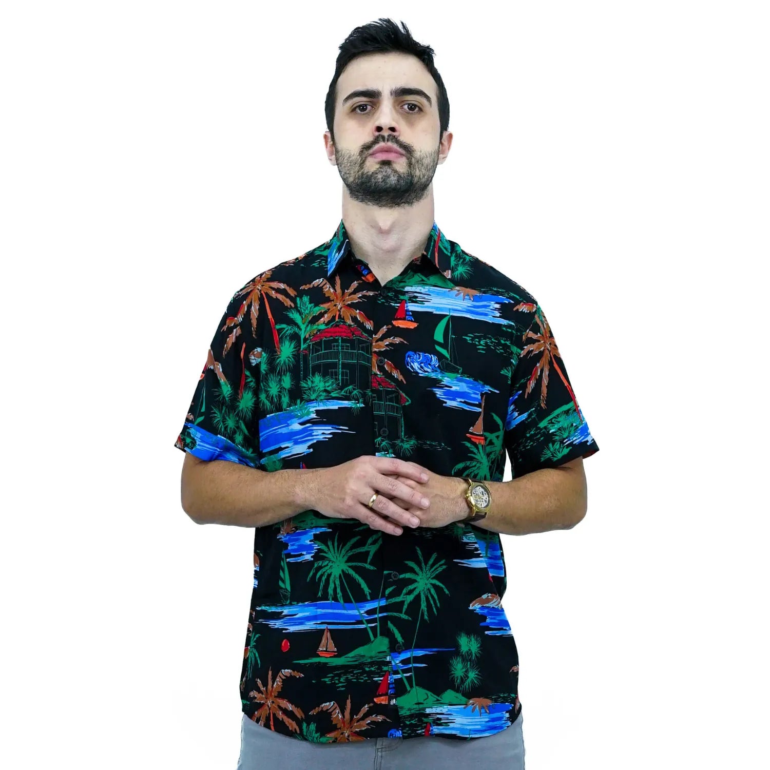 Foto de camisa social de viscose, com estampa de barco, na cor preta da marca Absinto Men.