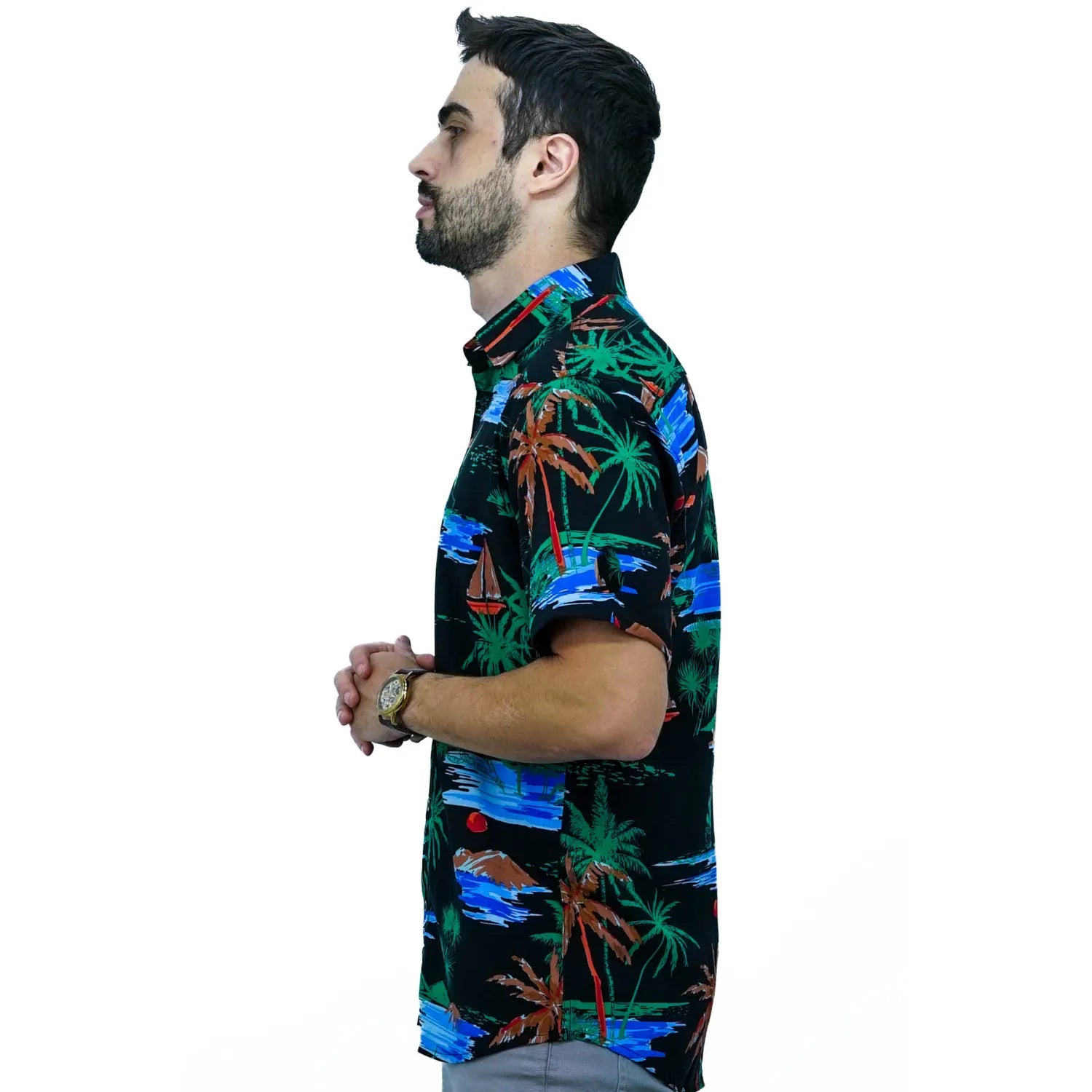 Foto de camisa social de viscose, com estampa de barco, na cor preta da marca Absinto Men.