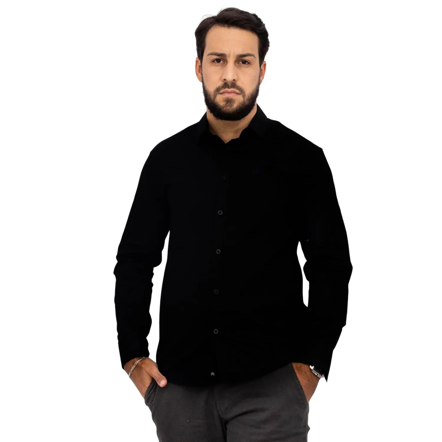 Camisa manga longa lisa, na cor preta. Foto de modelo vestindo a camisa social da Absinto men.